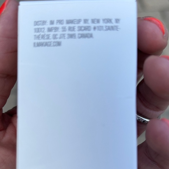 IL MAKIAGE Magic Moisturizing Sun Foam Brush in White - Picture 3 of 3